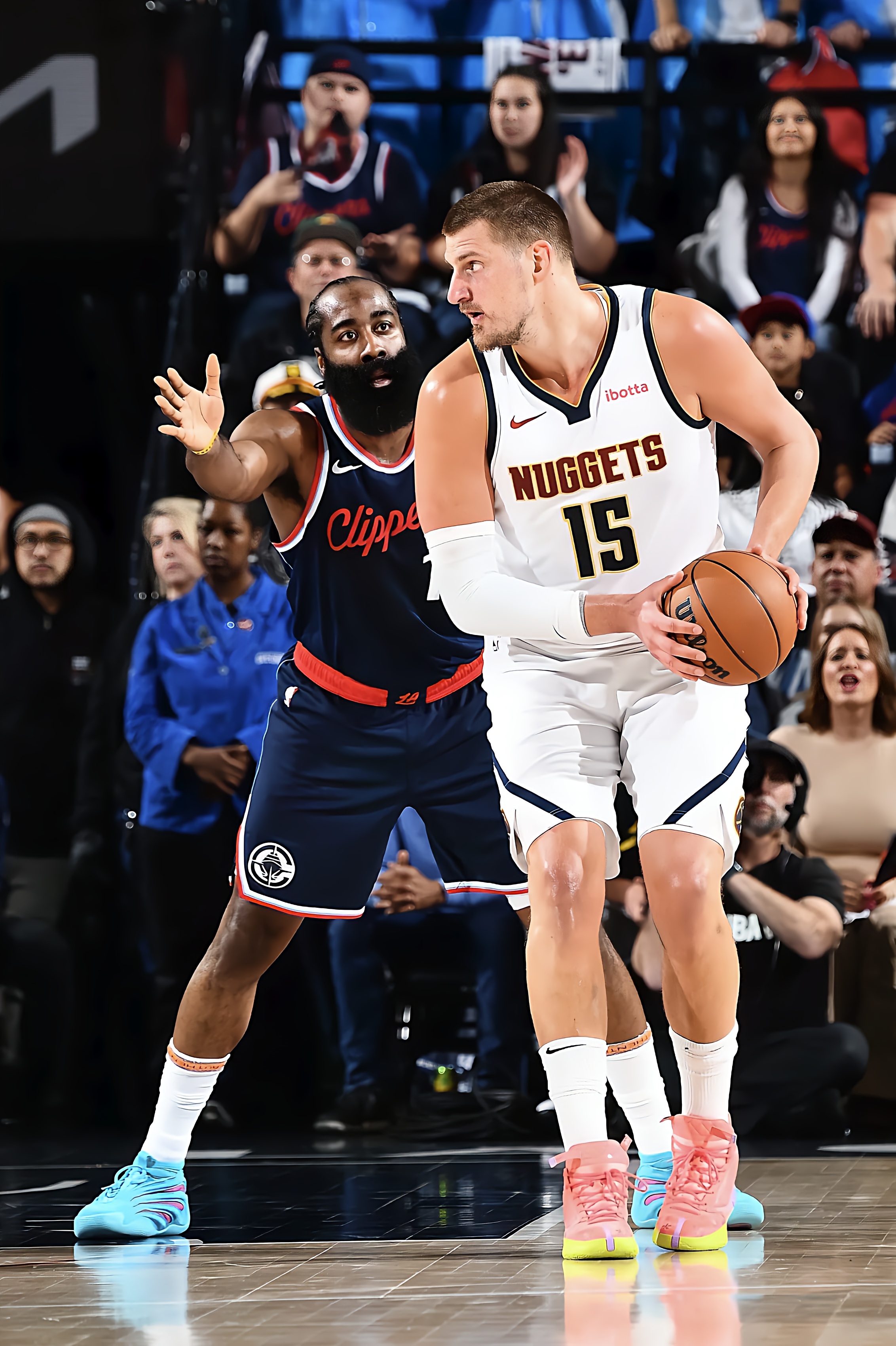 关于赛后突围战来临，丹佛掘金围绕NBA常规赛临场应变，气氛紧张，细节决定成败的信息