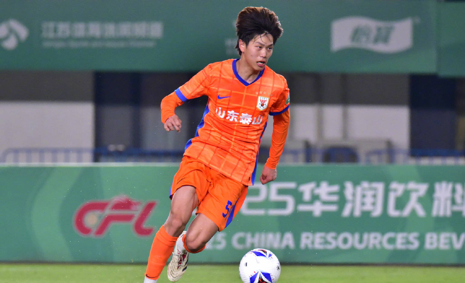 爱游戏全站-关于山东泰山训练开放日，集结日完成体检引欢呼，CBA季后赛在即，纪律约束更严格的信息